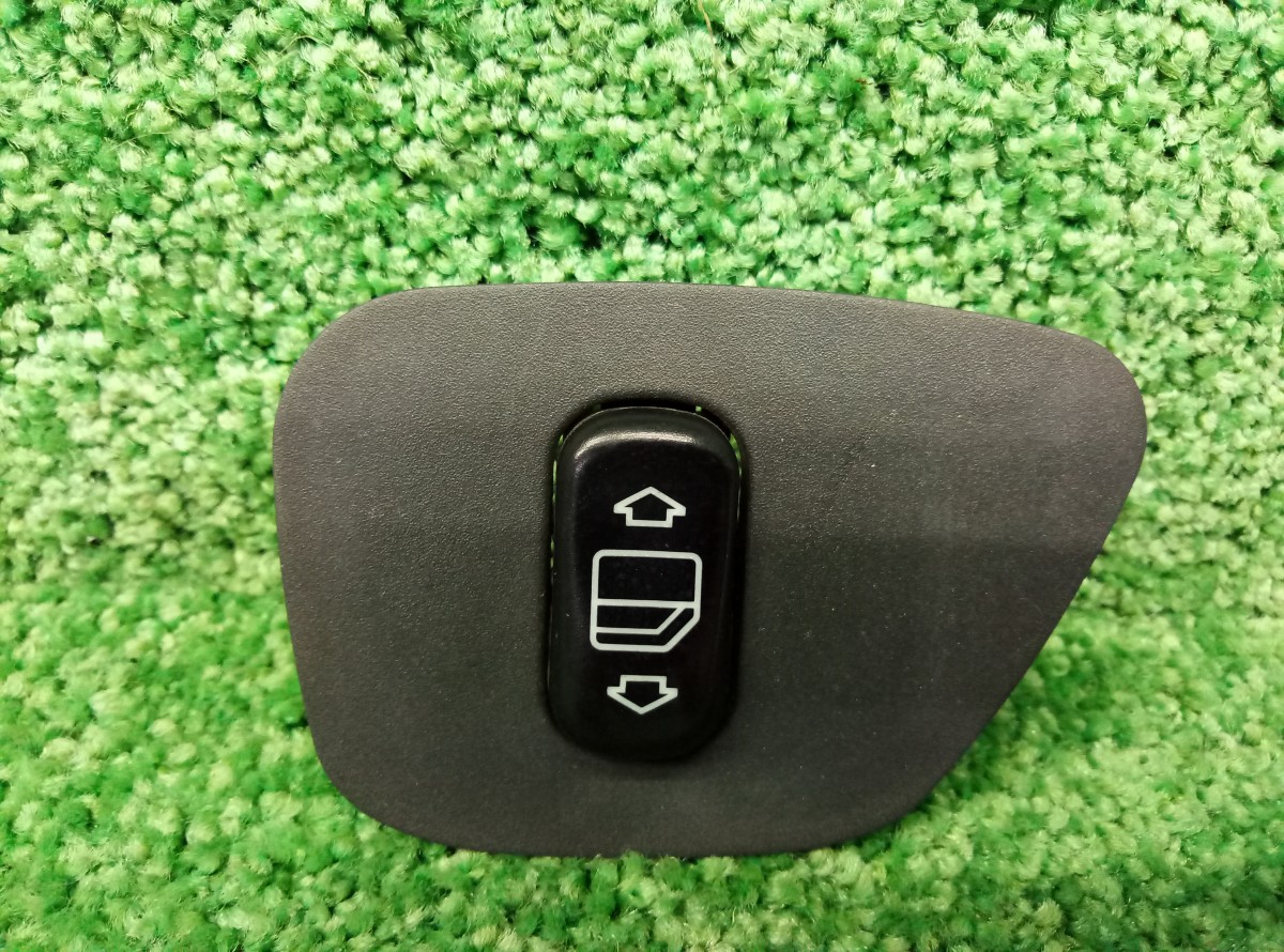 Кнопка стеклоподьемника Mercedes-Benz E-Class W210 A2108200510KZ на Mercedes-Benz E-Class (W210,S210)