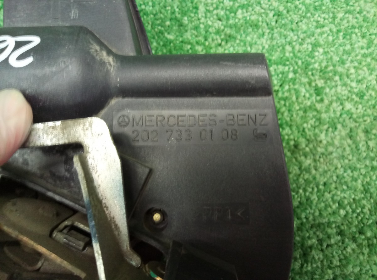Замок двери левый задний Mercedes-Benz A2027300535 A2027330108  на Mercedes-Benz E-Class (W210,S210)