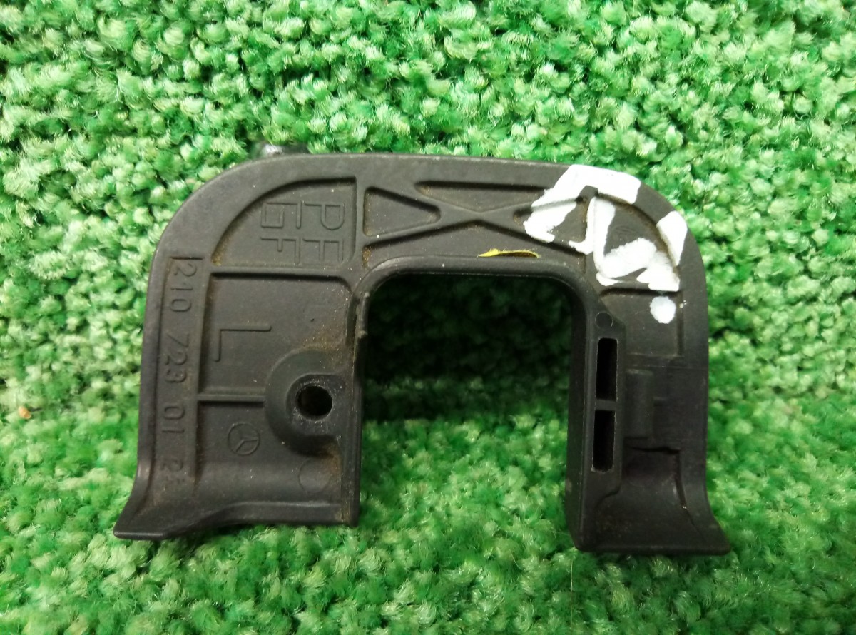 Накладка замка двери Mercedes-Benz 2107230124  W210 на Mercedes-Benz E-Class (W210,S210)