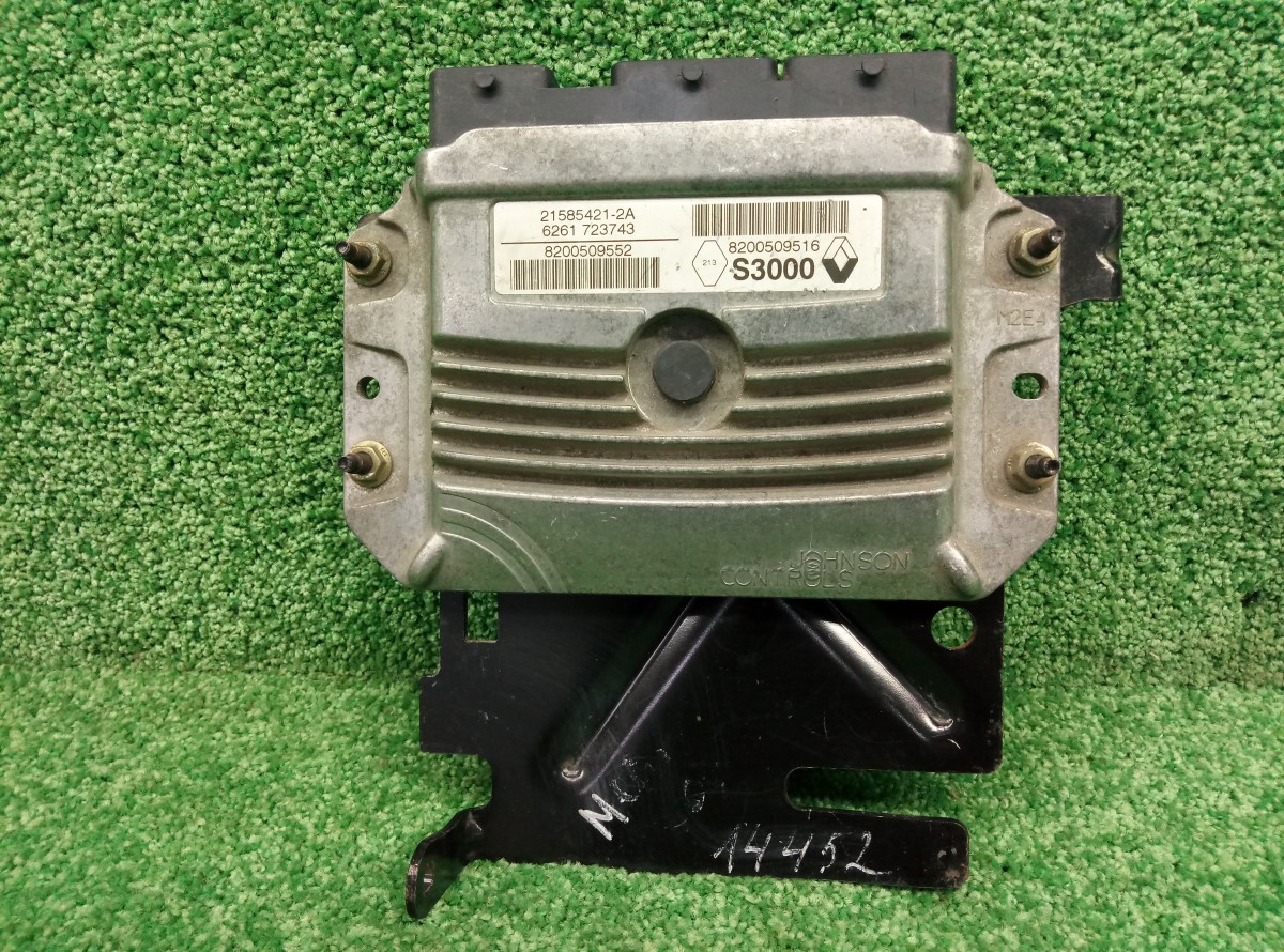 Блок управления двигателем Renault Megane 2 2002-2006     8200509516 на Renault Megane 2