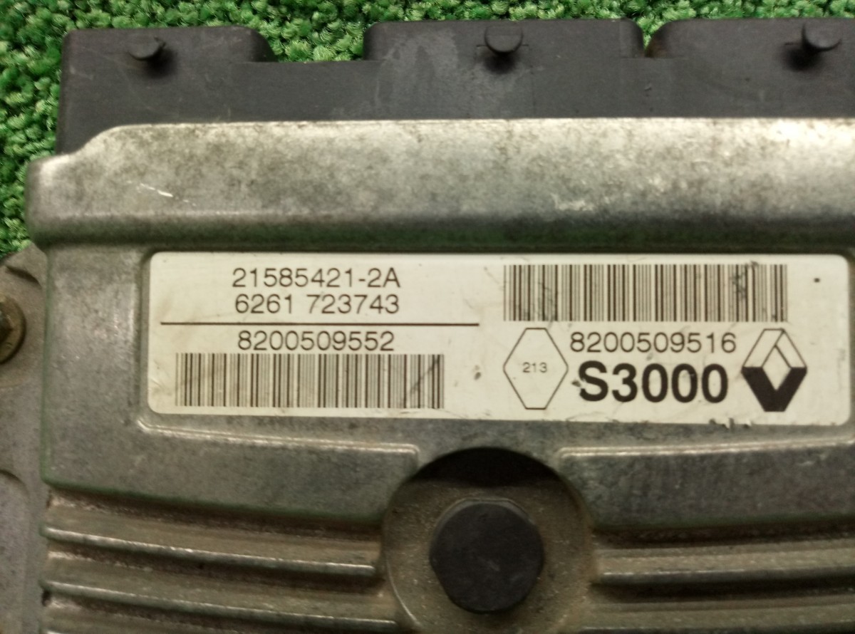Блок управления двигателем Renault Megane 2 2002-2006     8200509516 на Renault Megane 2