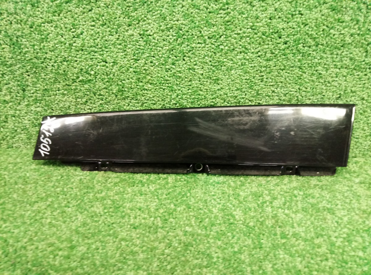 Накладка двери задней правой Volvo S60  2010-2013  30784002 на Volvo S60 