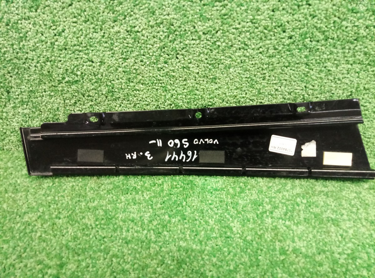 Накладка двери задней правой Volvo S60  2010-2013  30784002 на Volvo S60 