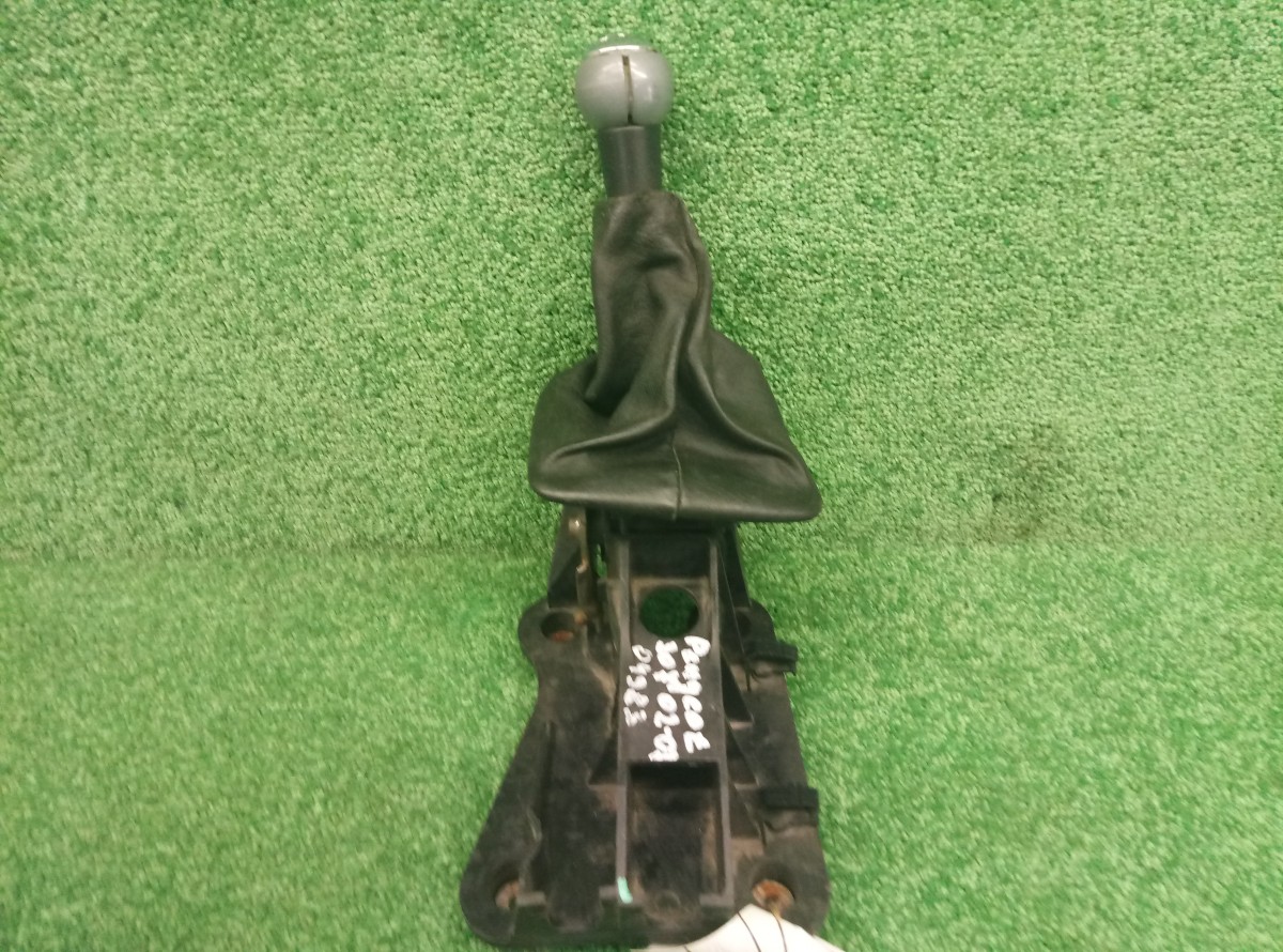 Рычаг переключения передач Peugeot 307 2001-2008       9655245980  на Peugeot 307