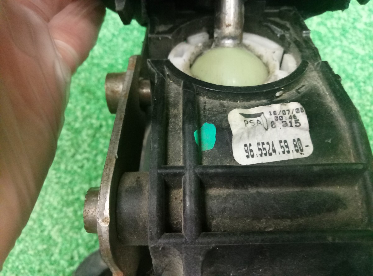 Рычаг переключения передач Peugeot 307 2001-2008       9655245980  на Peugeot 307