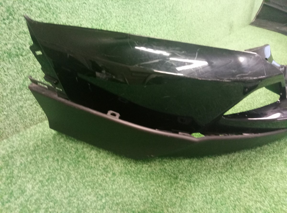 Бампер задний Toyota Rav4 XA40    5216942010 521590R150 на Toyota RAV 4  (CA40)
