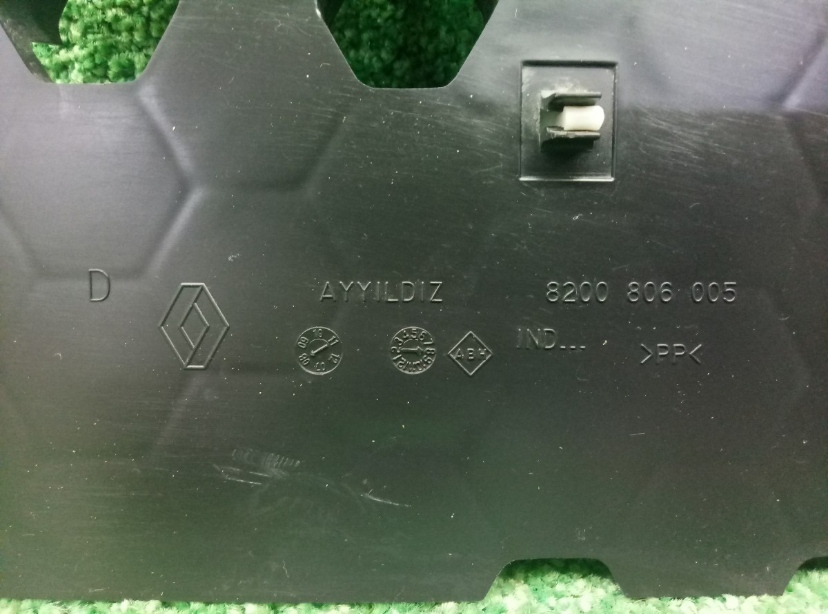 Кронштейн стеклоподъемника двери передней правой Renault Symbol II 8200806005 на Renault Symbol 2