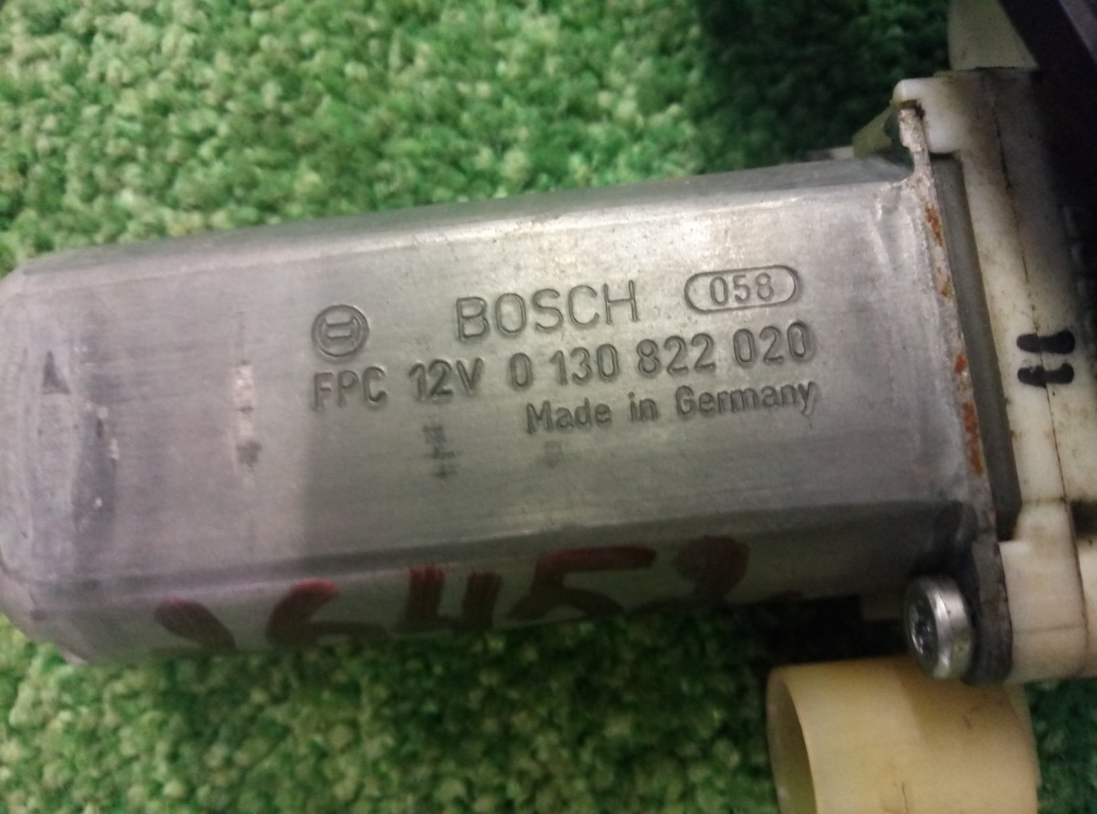 Моторчик стеклоподъемника двери передней правой на Renault Clio/ Renault Symbol II 8200507732 на Renault Symbol 2