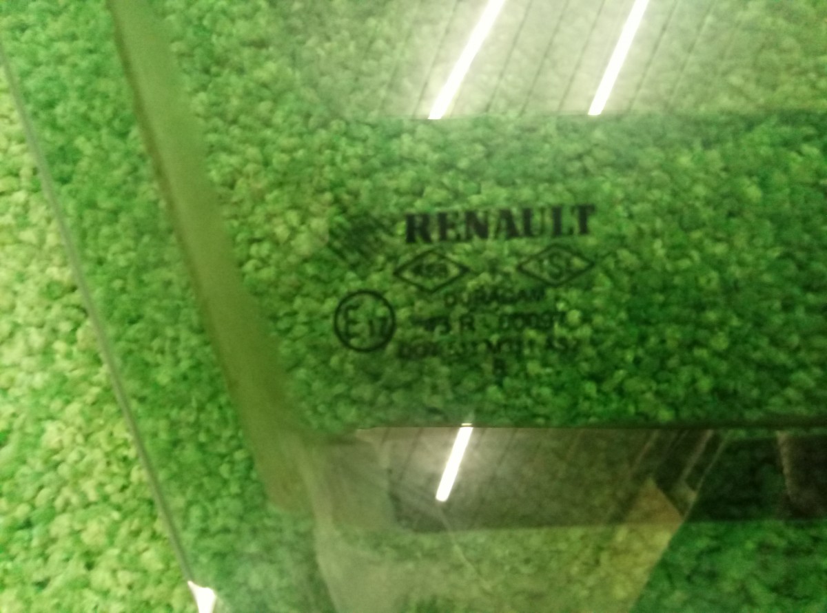 Стекло двери Renault Symbol 2 правой передней  на Renault Symbol 2