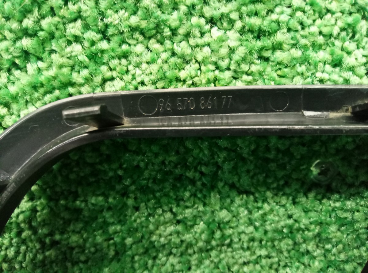 Накладка внутренней ручки двери Citroen C4 2005 9657086177 задняя правая  на Citroen C4 I