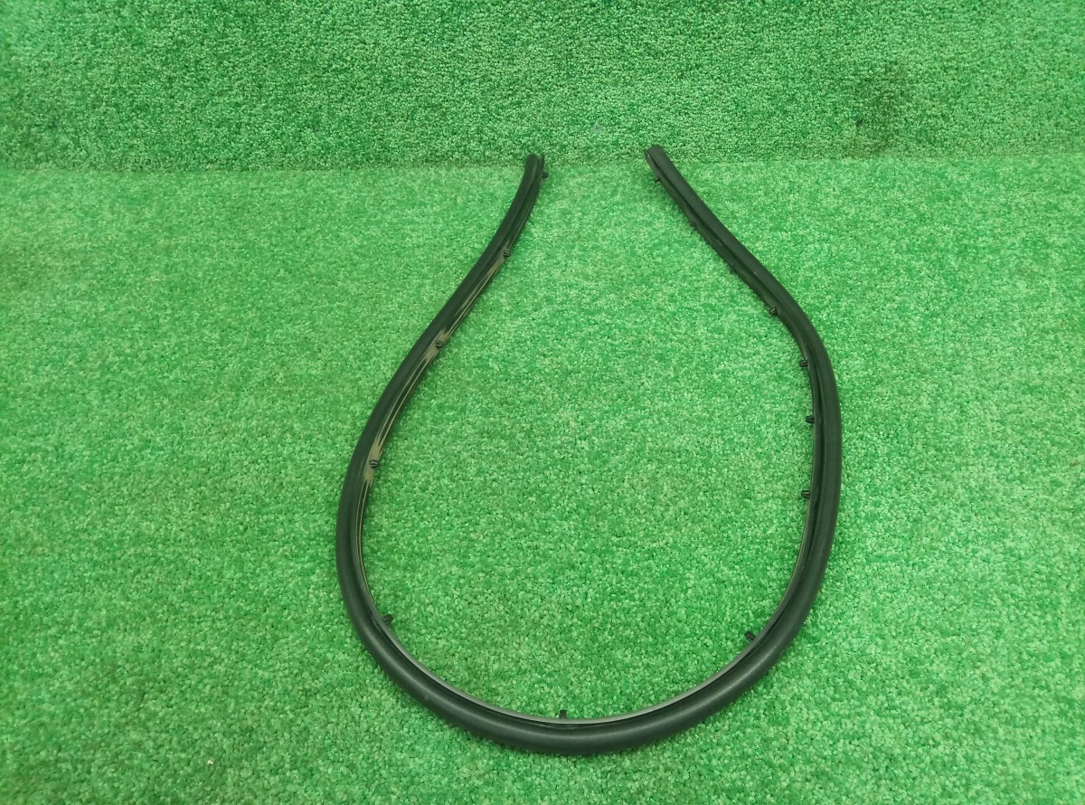 Уплотнитель стекла двери Citroen C4 2008 9647251299 задний правый на Citroen C4 I