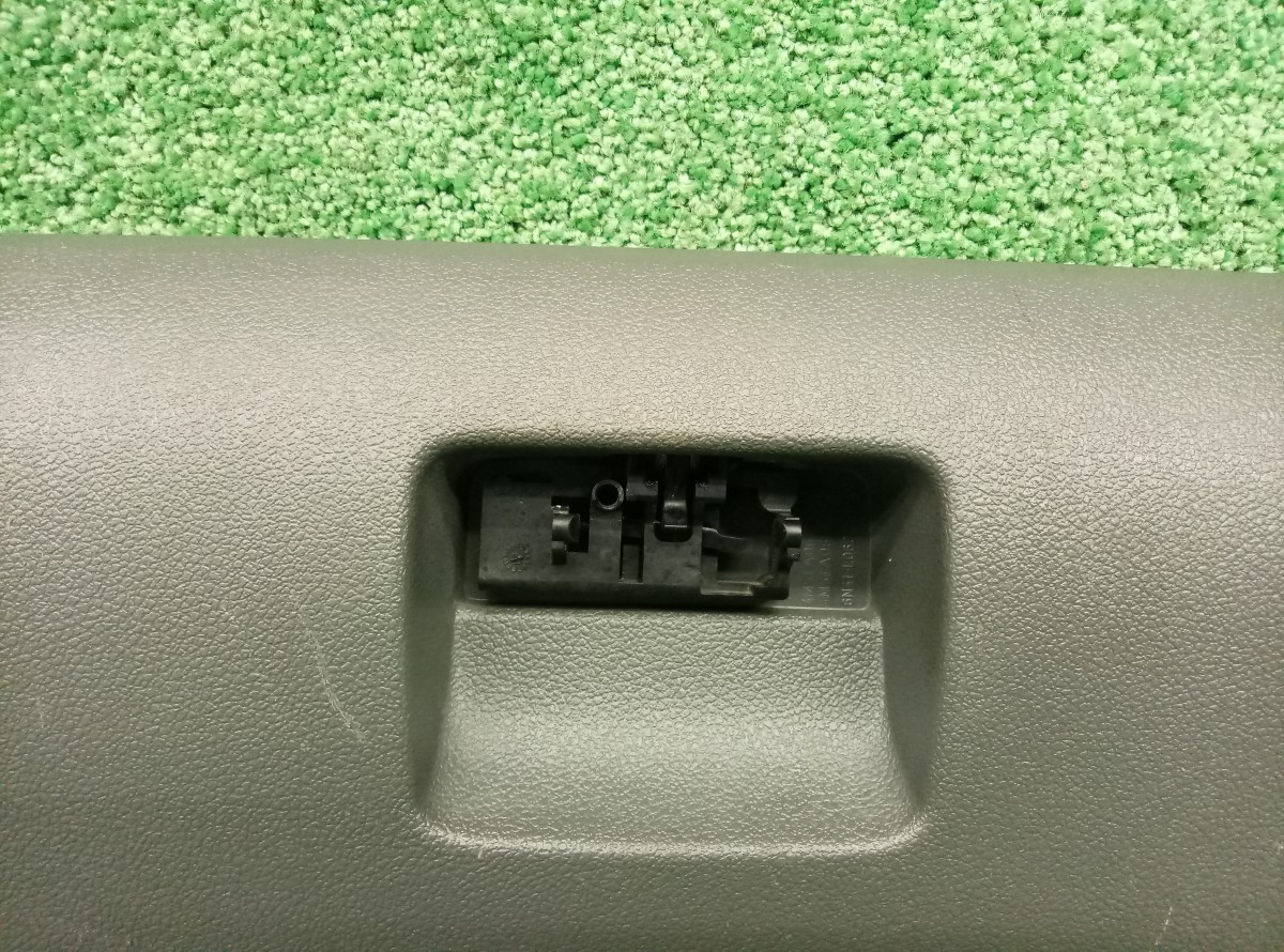 Бардачок Ford Focus 2 2005-2008 4M51A06024 на Ford Focus 2