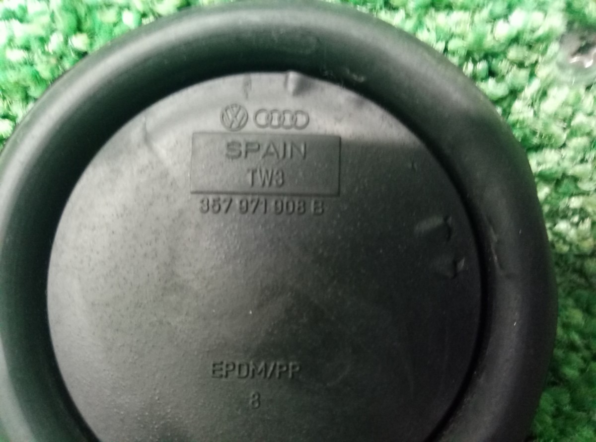 Заглушка двери VAG Skoda 357971908 на Skoda Fabia 