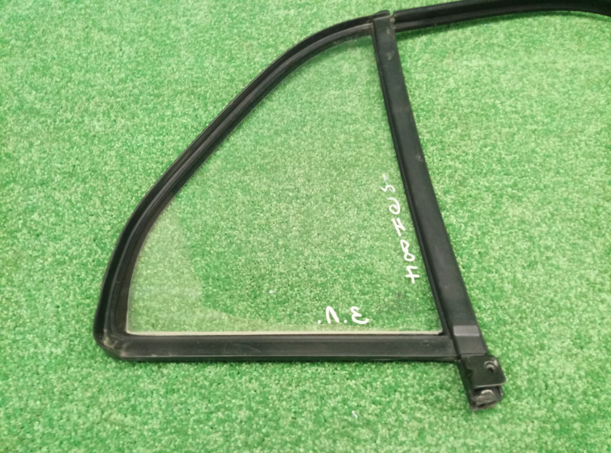 Стекло двери (форточка) заднее левое Skoda Fabia 6Y6845209 с уплотнителем на Skoda Fabia 
