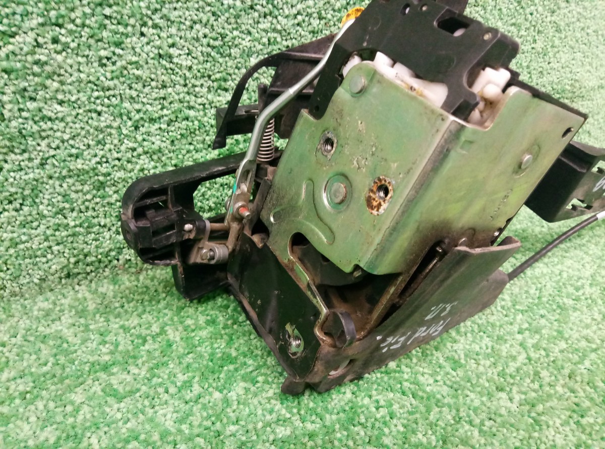 Замок двери задней правой Ford Fiesta 2S61A264A26BR на Ford Fiesta V