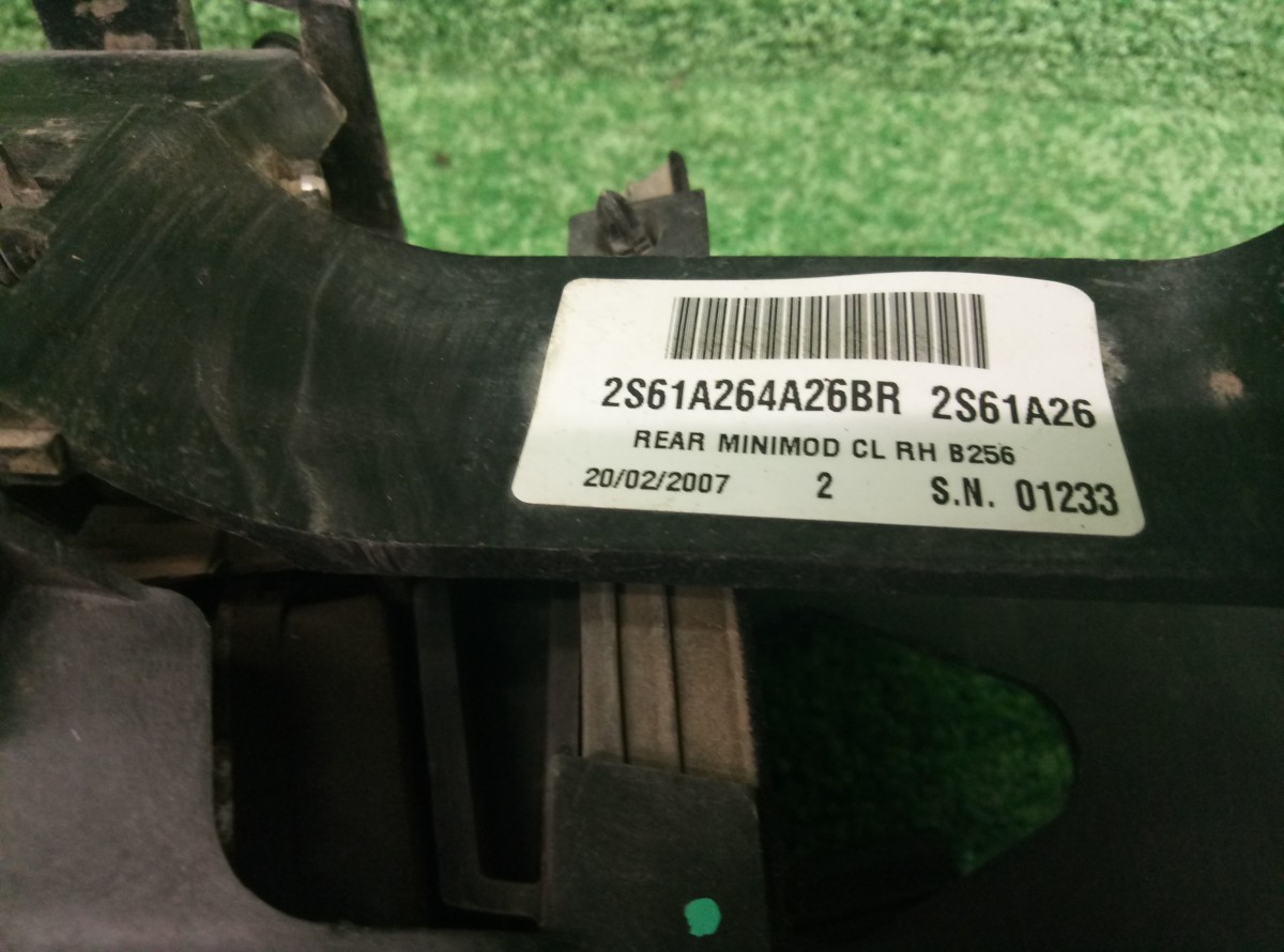 Замок двери задней правой Ford Fiesta 2S61A264A26BR на Ford Fiesta V