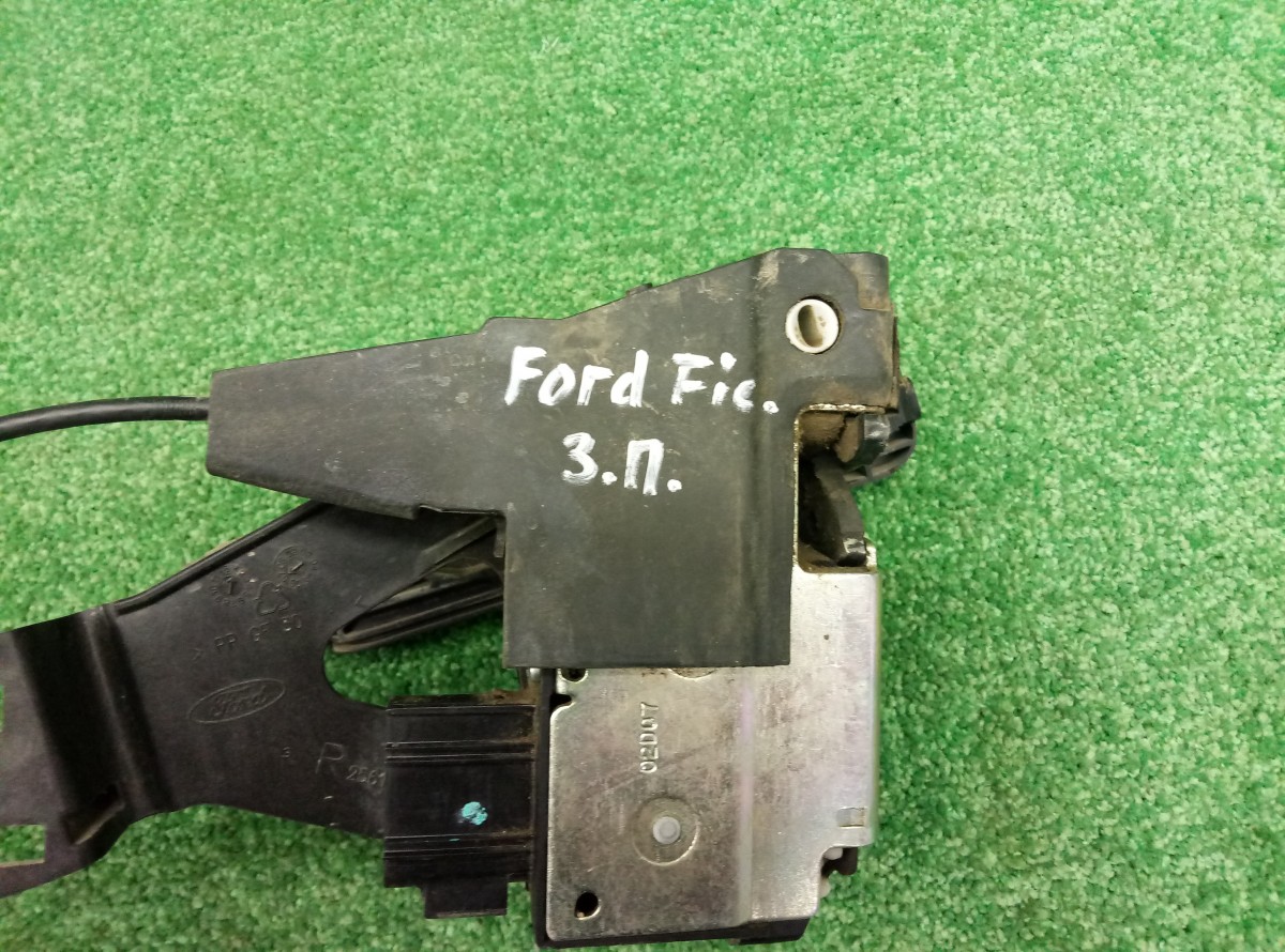 Замок двери задней правой Ford Fiesta 2S61A264A26BR на Ford Fiesta V