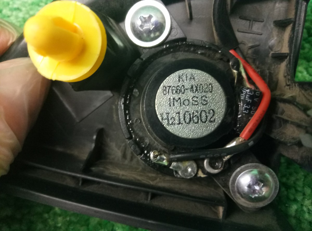 Крышка зеркала внутренняя с динамиком правая Kia Rio 3 2011-2015 876614X020 на Kia Rio 3
