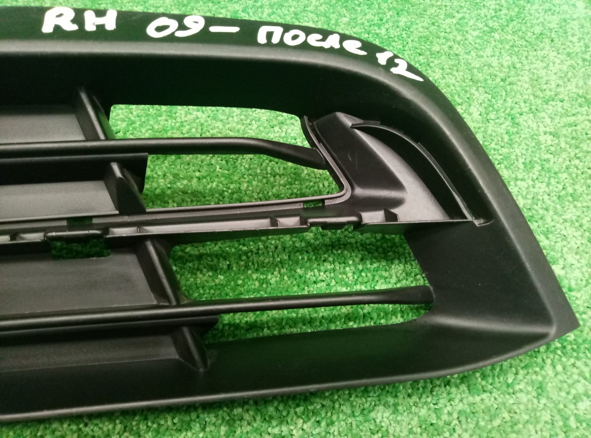 Решетка в бампер правая BMW 5-Series(F10,F11,F07) 2009-2013 51117331736 на BMW 5-Series(F10,F11,F07)