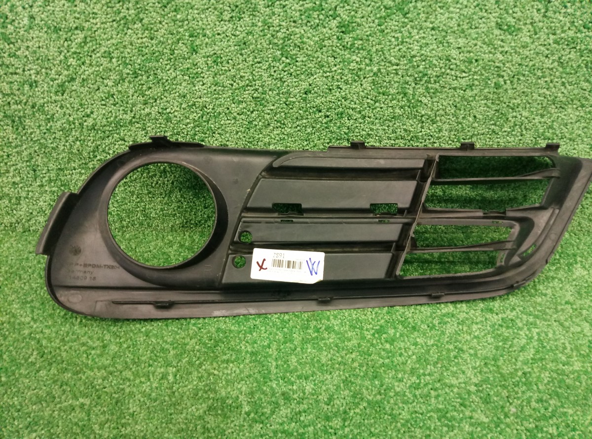 Решетка в бампер правая BMW 5-Series(F10,F11,F07) 2009-2013 51117331736 на BMW 5-Series(F10,F11,F07)