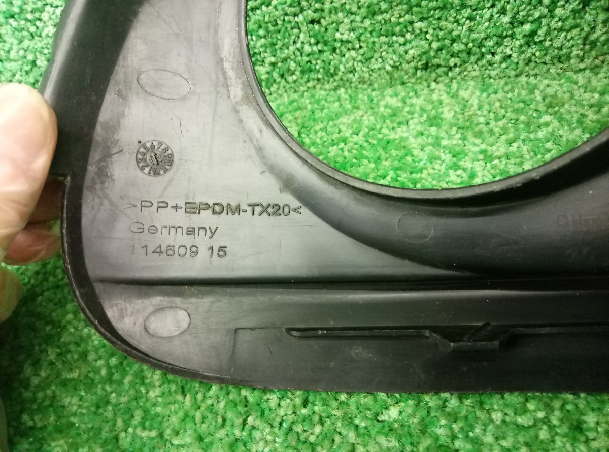 Решетка в бампер правая BMW 5-Series(F10,F11,F07) 2009-2013 51117331736 на BMW 5-Series(F10,F11,F07)