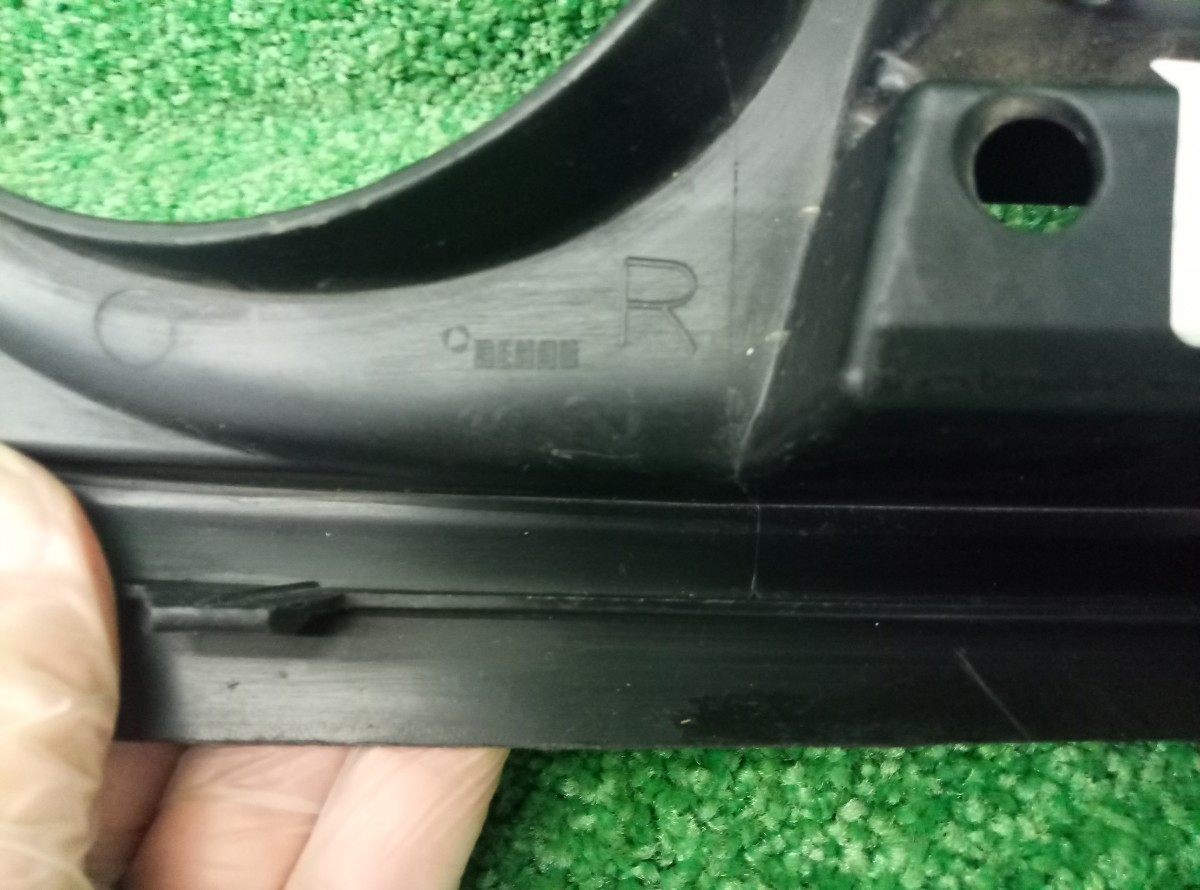 Решетка в бампер правая BMW 5-Series(F10,F11,F07) 2009-2013 51117331736 на BMW 5-Series(F10,F11,F07)