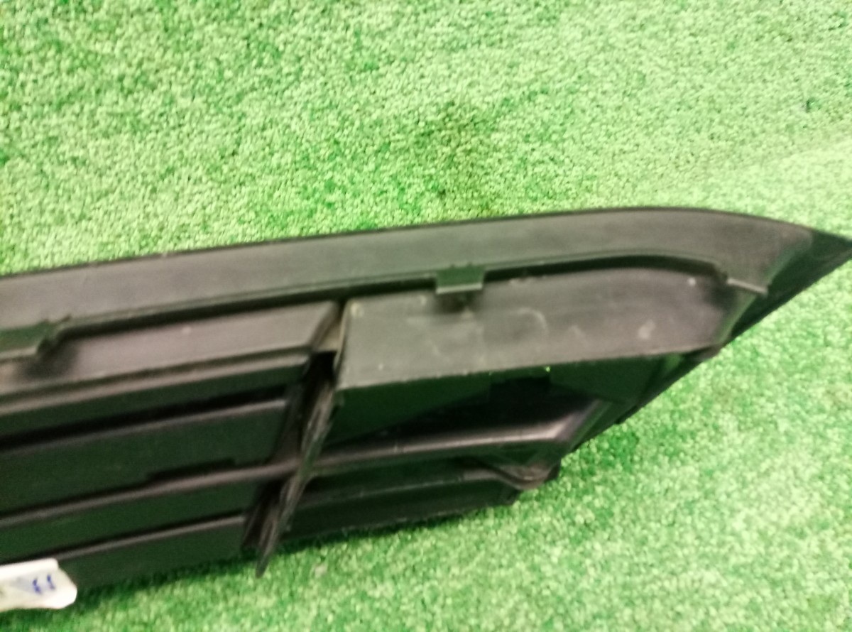 Решетка в бампер правая BMW 5-Series(F10,F11,F07) 2009-2013 51117331736 на BMW 5-Series(F10,F11,F07)