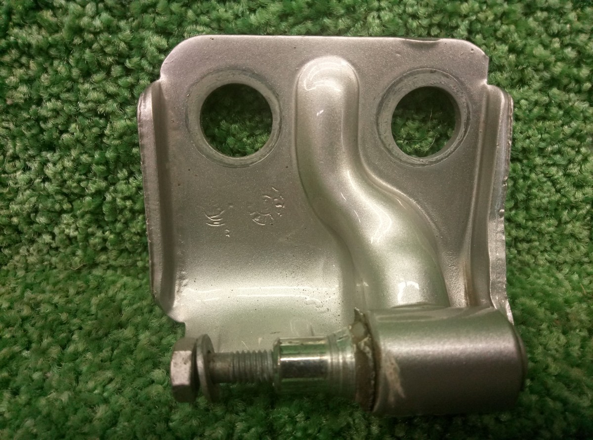 Петля двери задней правой нижняя Fiat Albea 2002-2012 46816374 на Fiat Albea 