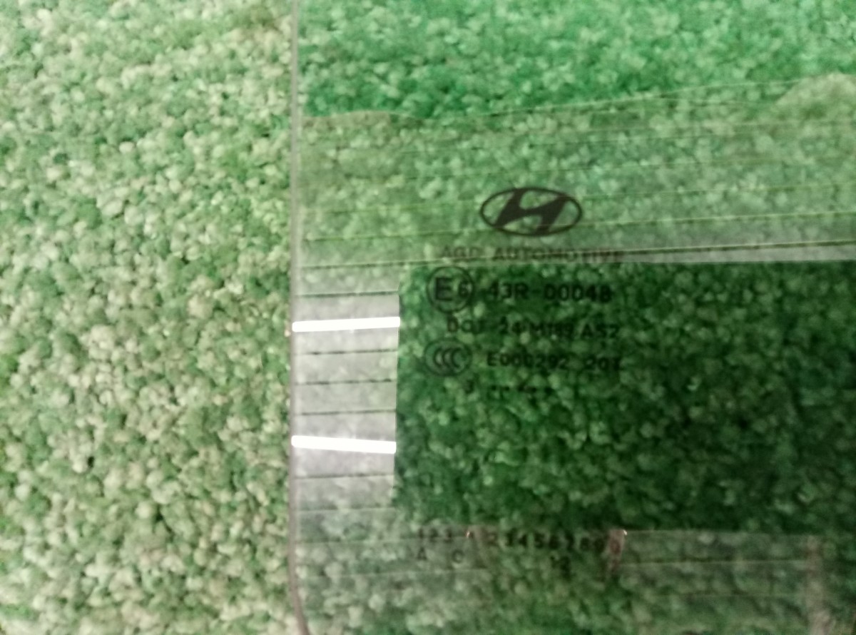 Стекло двери задней правой Hyundai ix35  2010-2015 834212Y000A на Hyundai ix35 