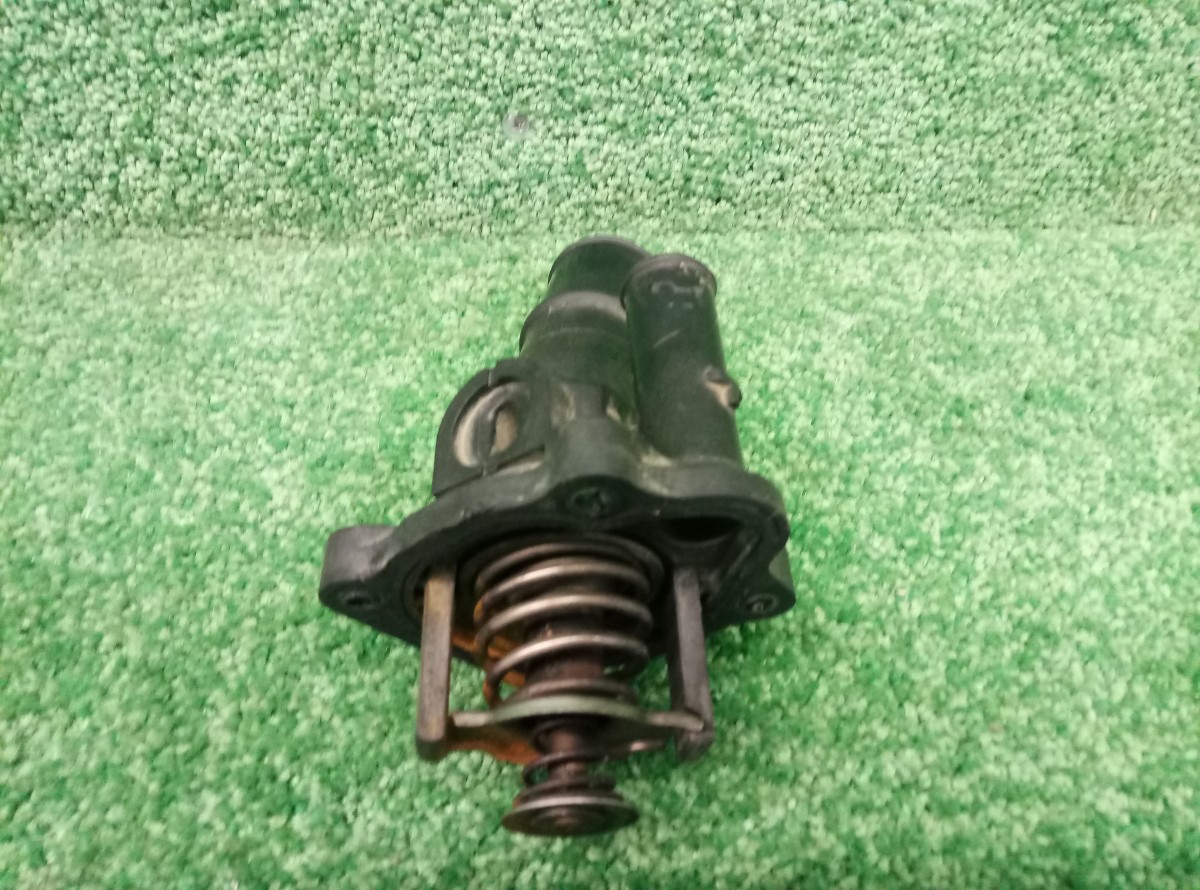 Корпус термостата Ford Focus 2 б/у 5603485  на Ford Focus 2