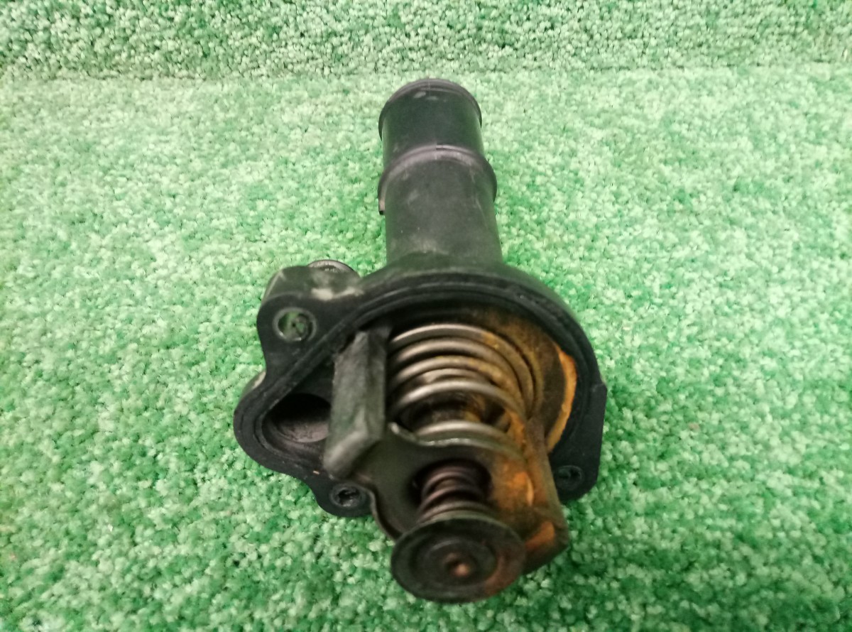 Корпус термостата Ford Focus 2 б/у 5603485  на Ford Focus 2