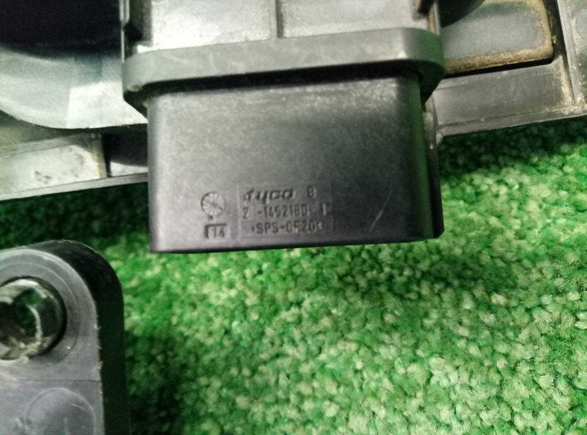 Замок двери передней правой Ford Focus 2 2005-2008   240015103 на Ford Focus 2