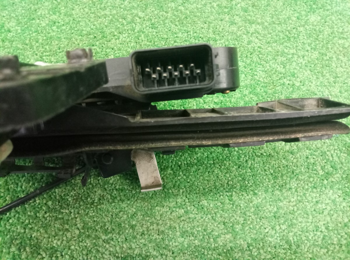 Замок двери передней правой Ford Focus 2 2005-2008   240015103 на Ford Focus 2