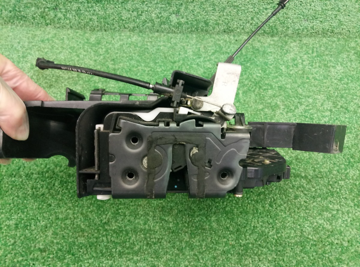 Замок двери передней правой Ford Focus 2 2005-2008   240015103 на Ford Focus 2