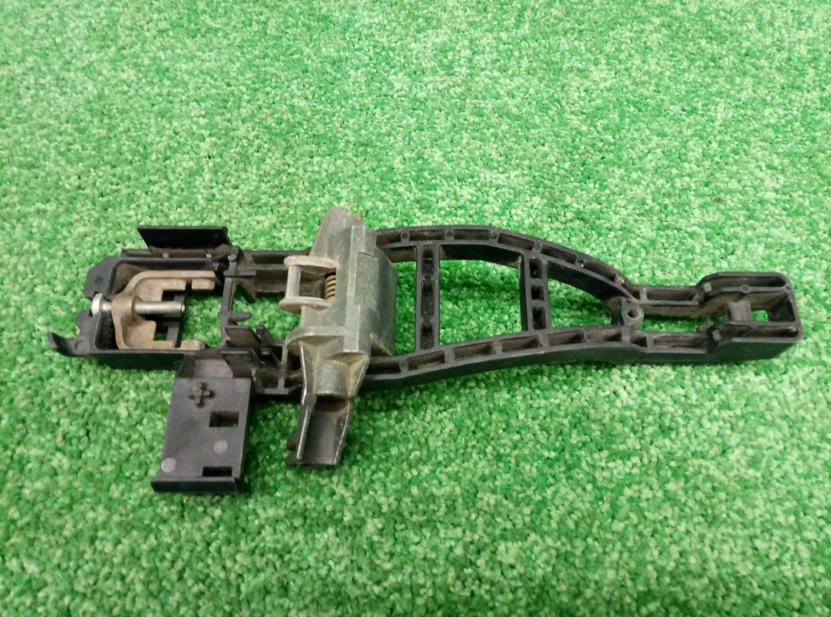 Кронштейн ручки 4M51A266B22AC Ford Focus II 2005-2008  на Ford Focus 2