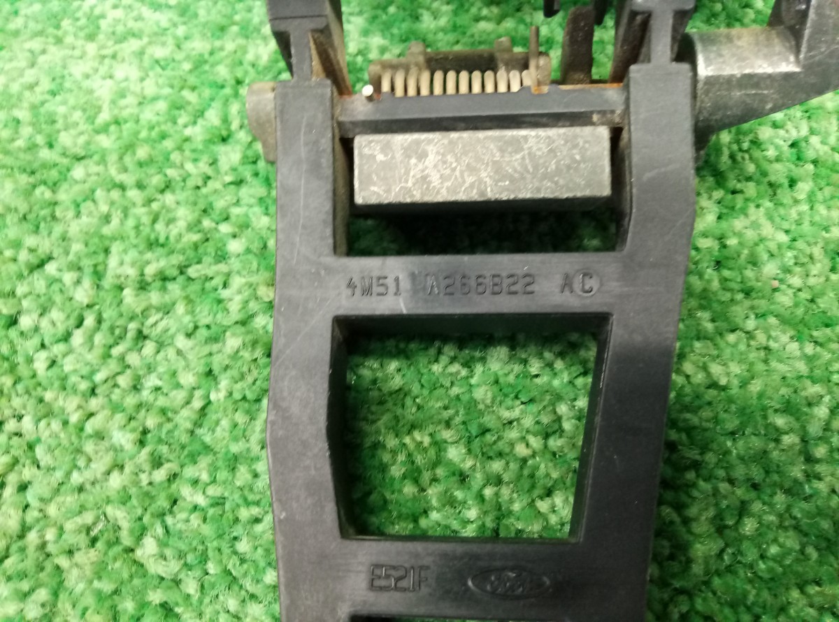 Кронштейн ручки 4M51A266B22AC Ford Focus II 2005-2008  на Ford Focus 2