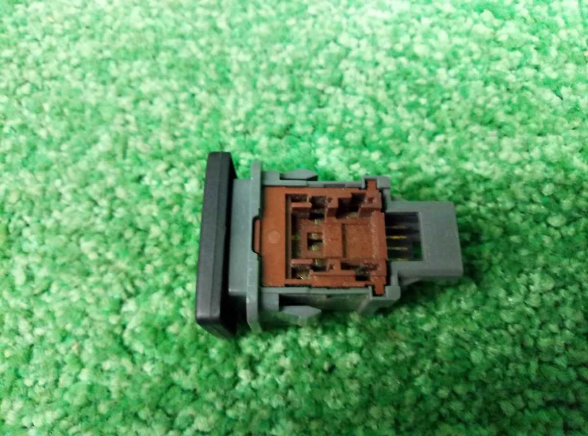 Кнопка помощи спуска со склона Toyota RAV4 IV (2012—2015) 15B060 на Toyota RAV 4  (CA40)
