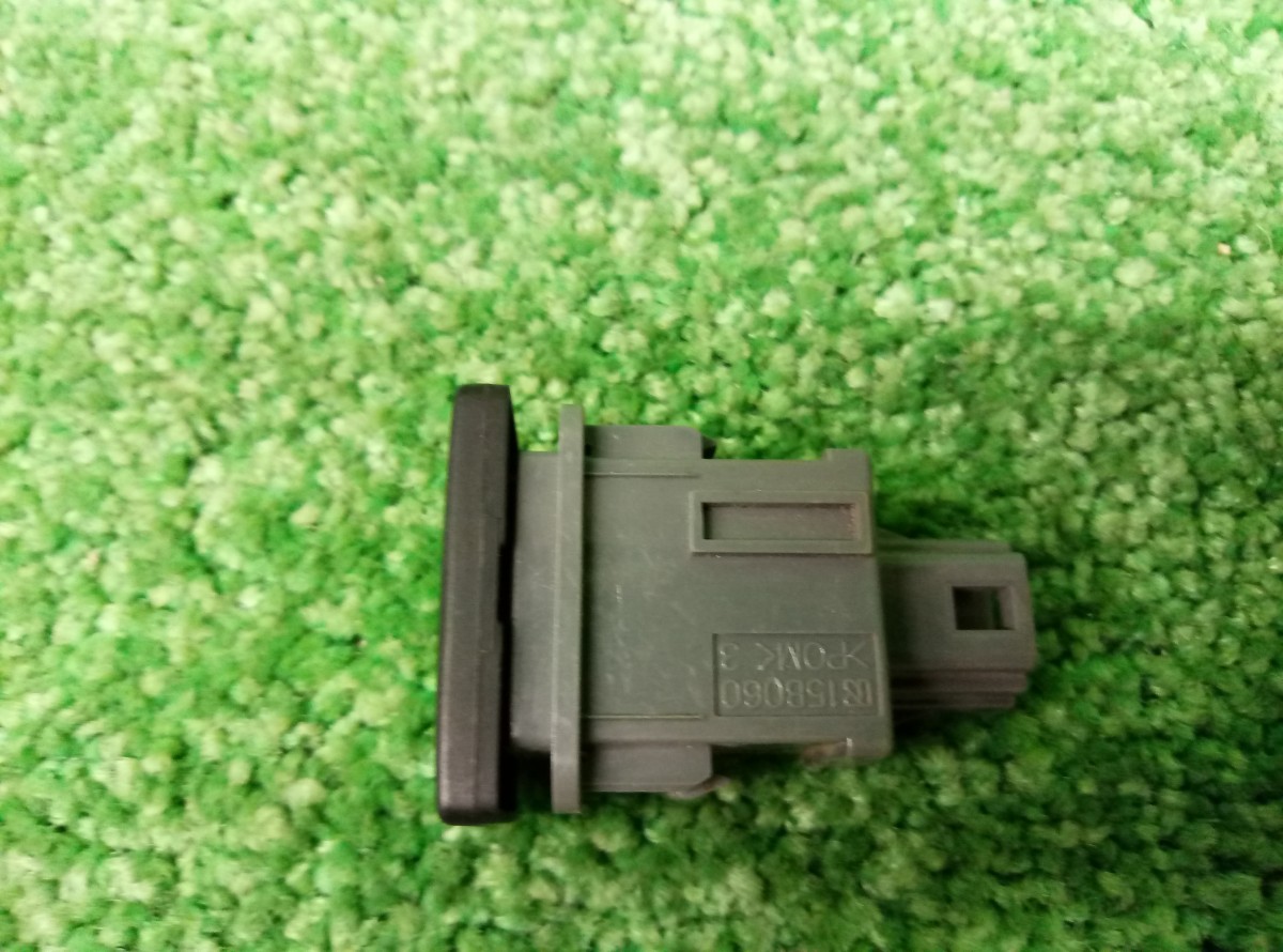 Кнопка помощи спуска со склона Toyota RAV4 IV (2012—2015) 15B060 на Toyota RAV 4  (CA40)