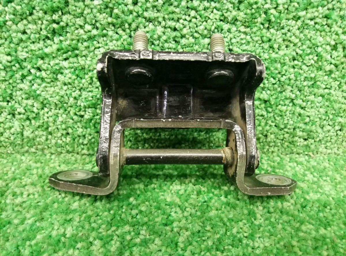 Петля двери Nissan Qashqai J10 2006-2010 на Nissan Qashqai J10