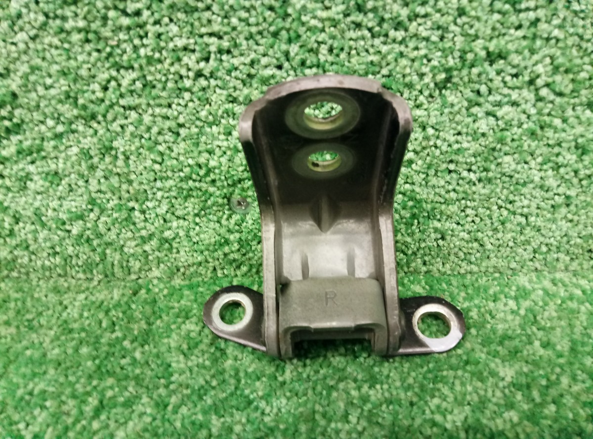 Петля двери Nissan Qashqai J10 2006-2012 на Nissan Qashqai J10