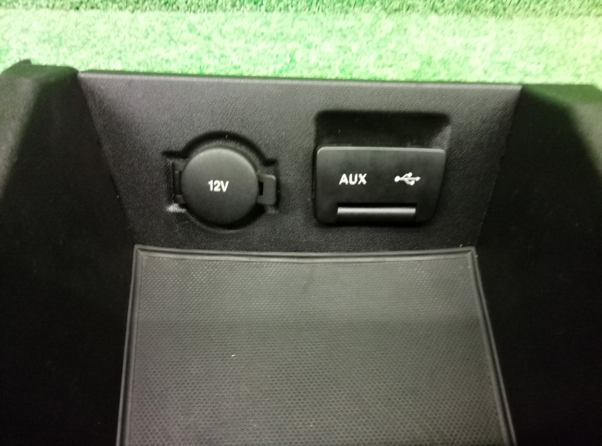 Консоль кулисы МКПП с AUX  USB и прикуривателем Kia Ceed 2007- 2012  846511H000 на Kia Ceed (ED)