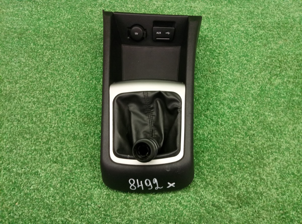 Консоль кулисы МКПП с AUX  USB и прикуривателем Kia Ceed 2007- 2012  846511H000 на Kia Ceed (ED)