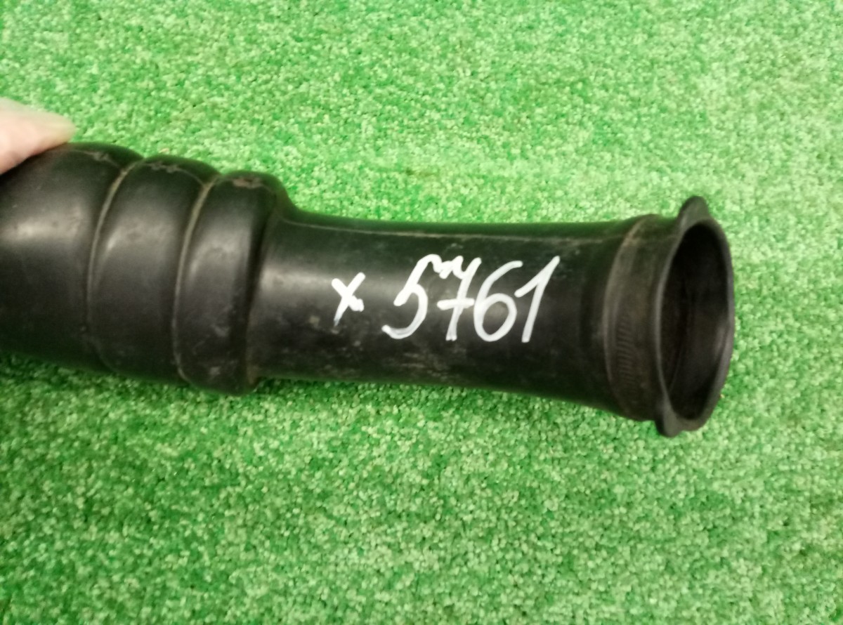 Патрубок воздушного фильтра Volvo V70 08692401 на Ford Mondeo 4
