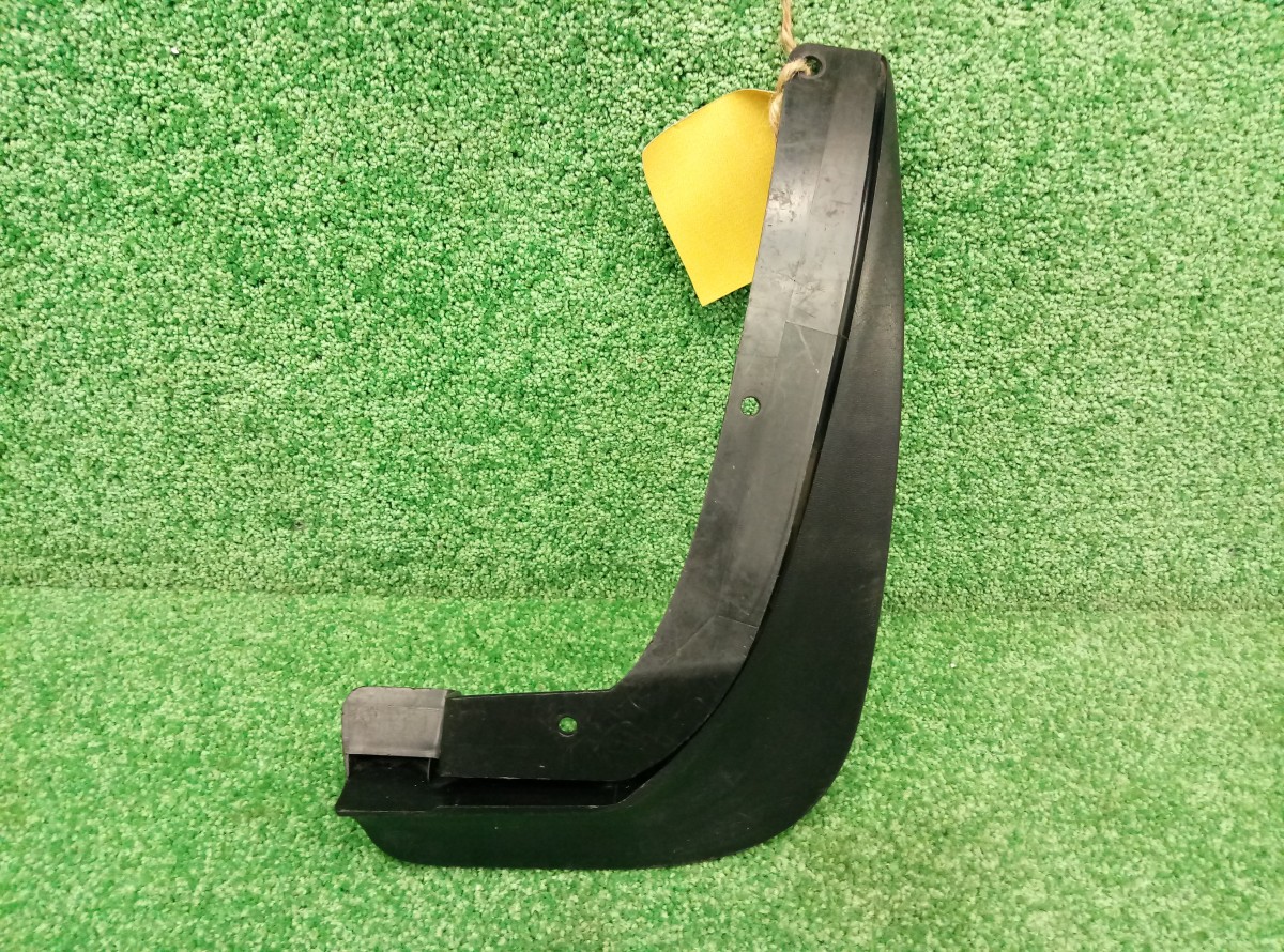 Брызговик задний правый Skoda Fabia  2007-2010        5J9821822 на Skoda Fabia 