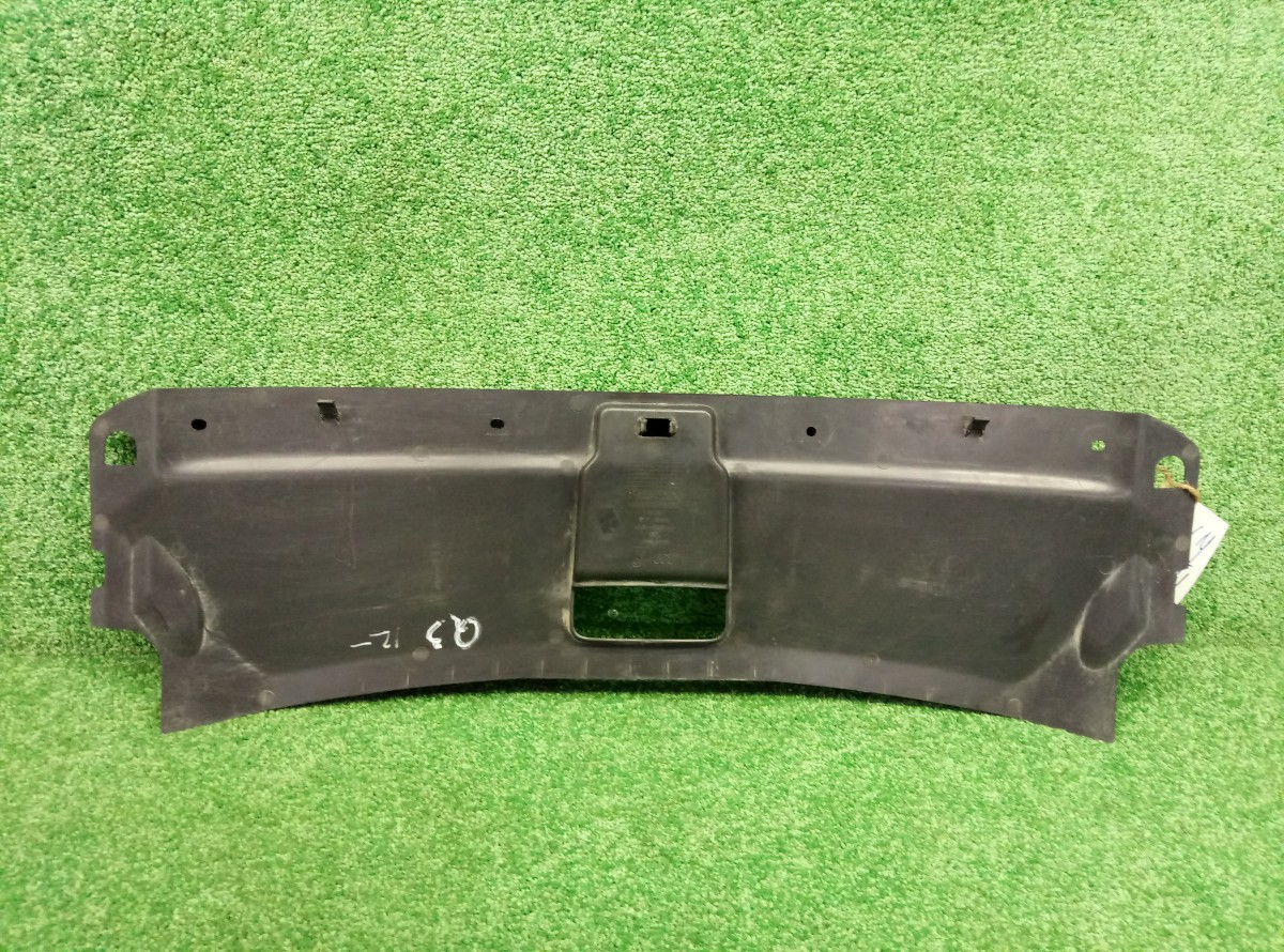 Кожух замка капота Audi Q3  2011-2014 8U0807081B на Audi Q3 