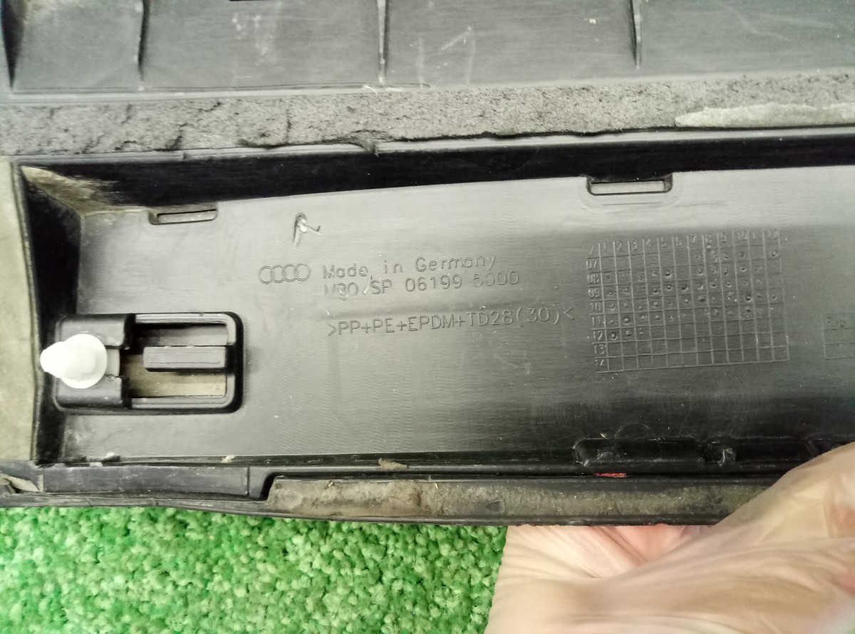 Накладка двери задней Audi Q5 8R 2008-2012 8R0853970E на Audi Q5 8R