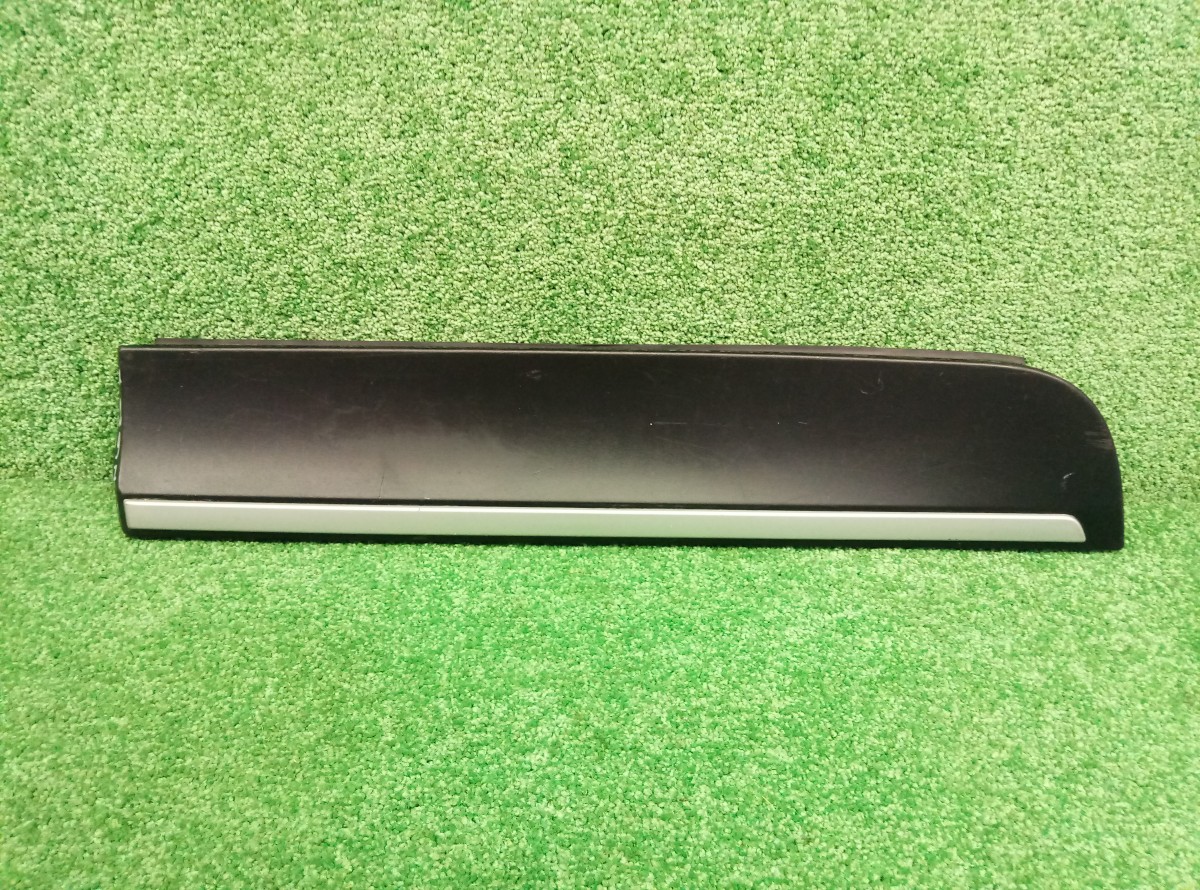 Накладка двери передней правой BMW X3 (F25) 2010-2014 51137205782 на BMW X3 (F25)