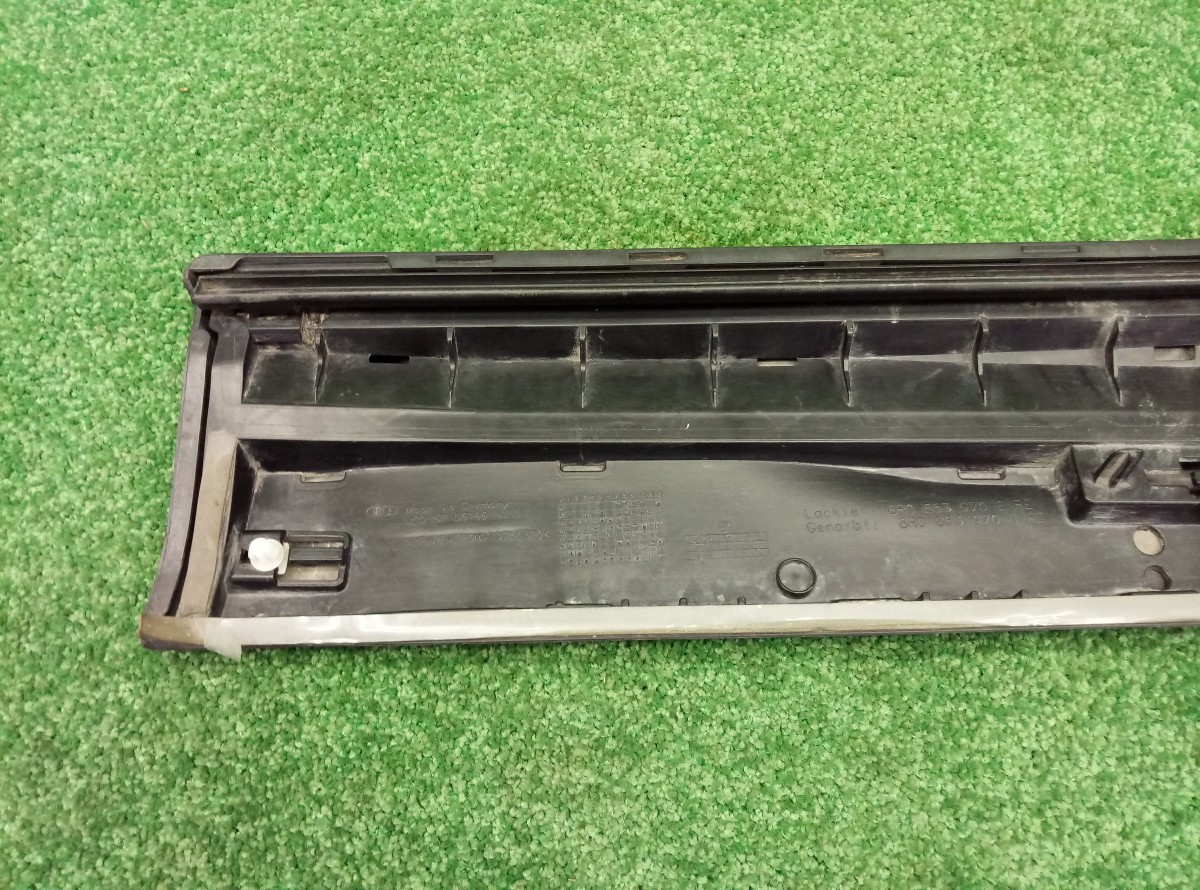Накладка двери передней правой Audi Q5 8R 2008-2012 8R0853970E на Audi Q5 8R