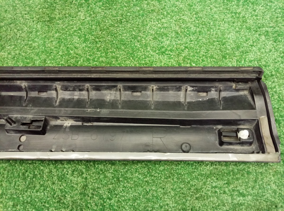 Накладка двери передней правой Audi Q5 8R 2008-2012 8R0853970E на Audi Q5 8R