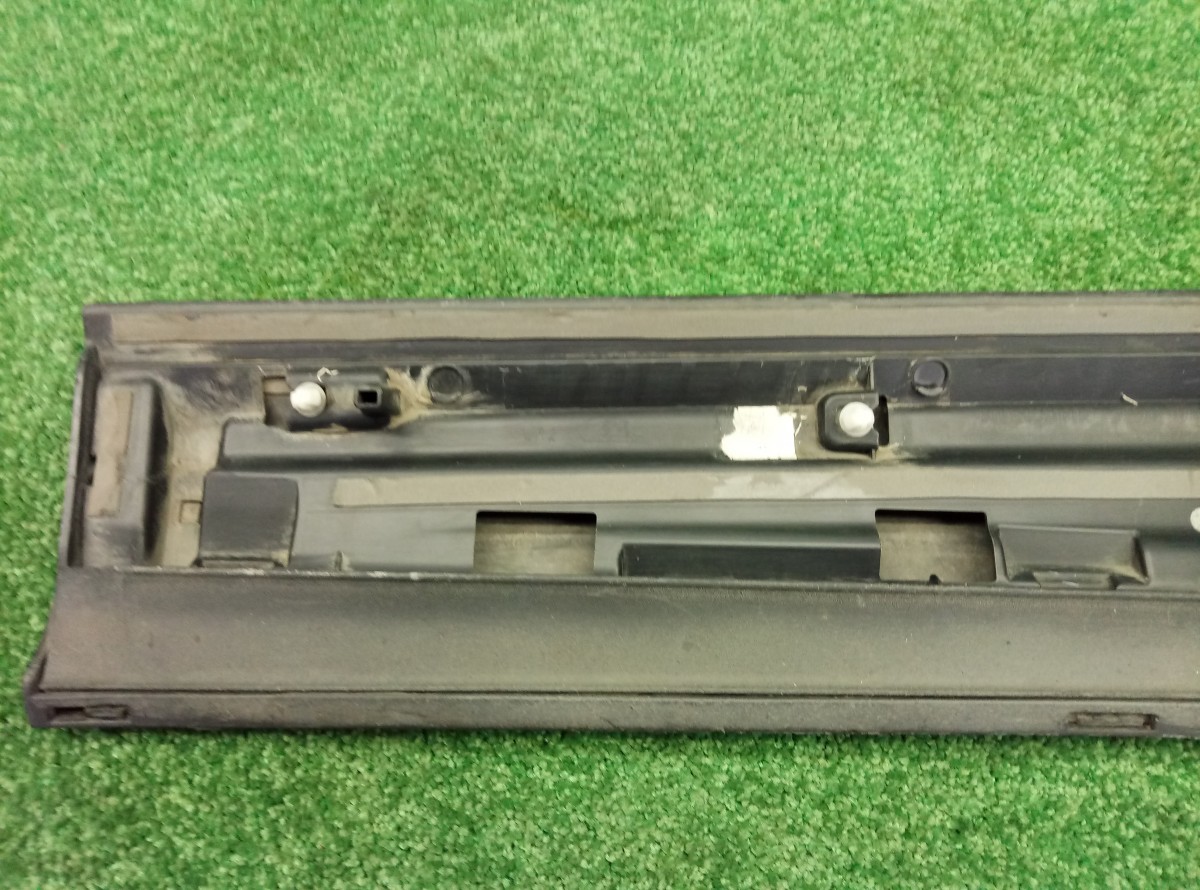 Накладка двери передней правой Audi Q3  2011-2014 8U0853960D  на Audi Q3 